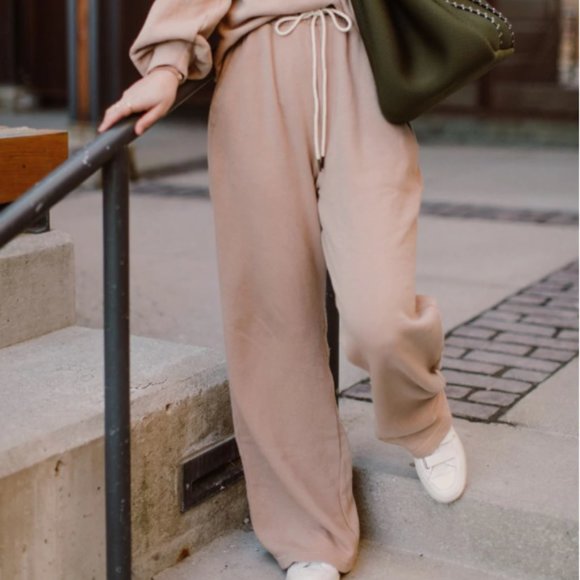 Citizen of Humanity-Nia Wide Leg Lounge Pant in Nougat - Picture 1 of 9